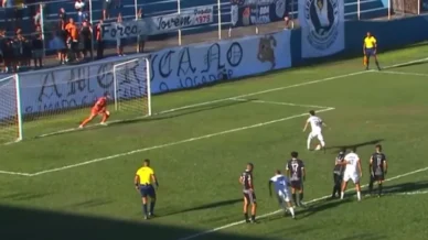 Atacante dá paradinha, tem pênalti anulado e time fica com vice no Carioca