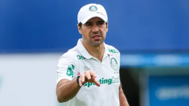 Zagueiro titular aumenta lista de desfalques do Palmeiras contra Fortaleza
