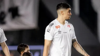 Em negociação com o Racing, Adonis Frias desfalca o Santos contra o Vasco