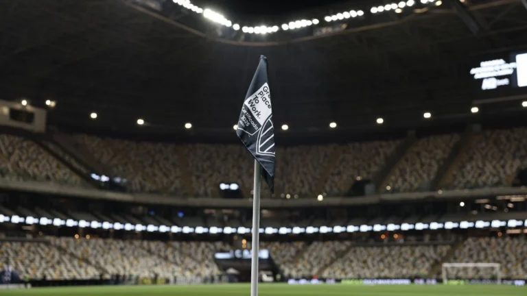 Atlético-MG x Vitória: escalações e onde assistir ao jogo do Brasileirão