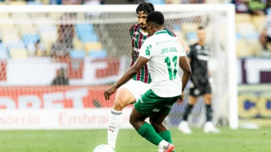 Arias é chamado de “Judas” em reencontro com a torcida do Fluminense; veja