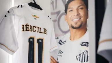 Preso, Robinho é homenageado pelo filho em ação especial do Santos