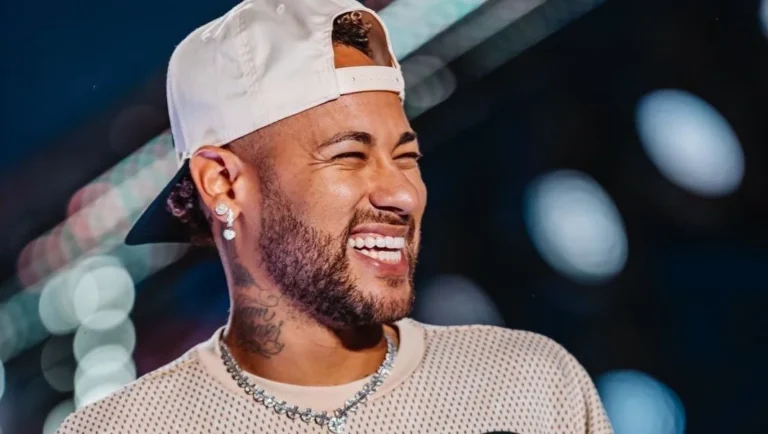 Ausente contra o Palmeiras, Neymar se mantém ativo no Instagram