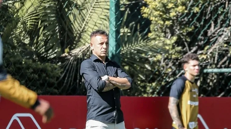 Rafinha, do São Paulo, e dirigente do Grêmio são punidos pelo STJD
