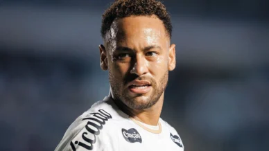 Neymar aceita desafio inusitado de jornalista: 