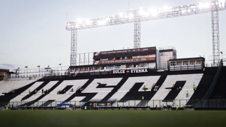 Vasco x Santos: escalações e onde assistir ao jogo do Brasileirão