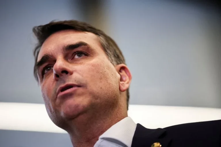 Sem menção ao Brics e ao Mercosul, plano de Flávio prioriza OCDE e abertura