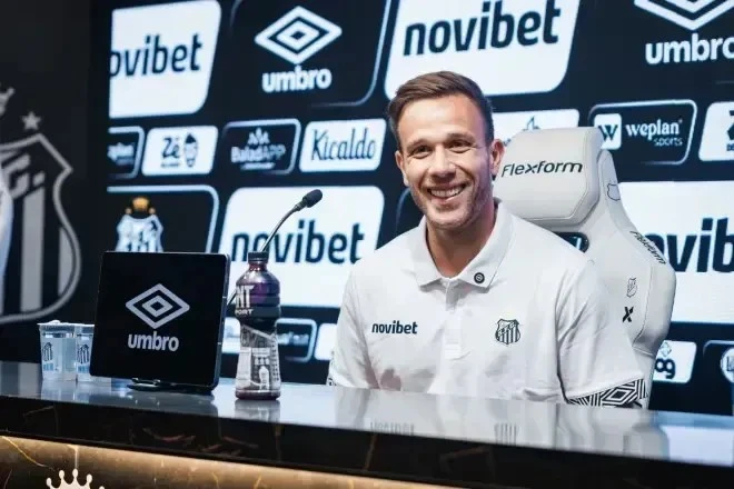 Arthur é apresentado no Santos e revela papel de Neymar