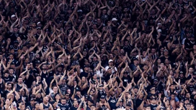 Torcida organizada do Corinthians se reúne com jogadores no CT
