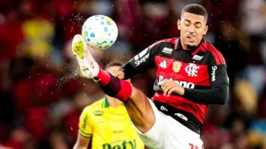 Samuel Lino celebra aproximação da liderança do Brasileirão: 