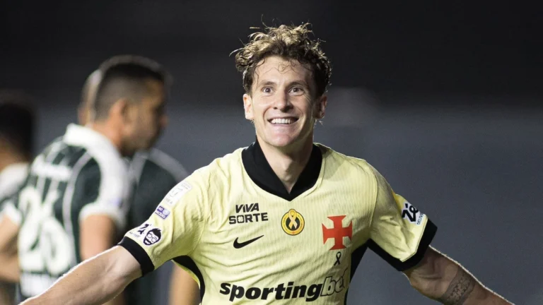 Brasileirão: Vasco atropela Coritiba e põe Grêmio na zona de rebaixamento