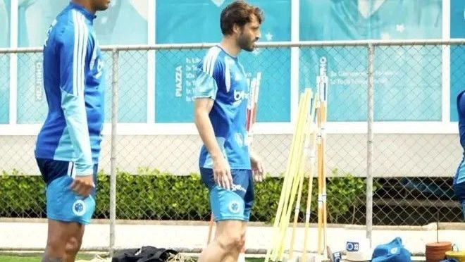 Viña faz primeiro treino no Cruzeiro e manda recado para a torcida