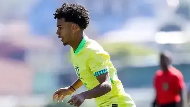 Jovem troca São Paulo por Palmeiras e assina com multa de R$ 594 milhões