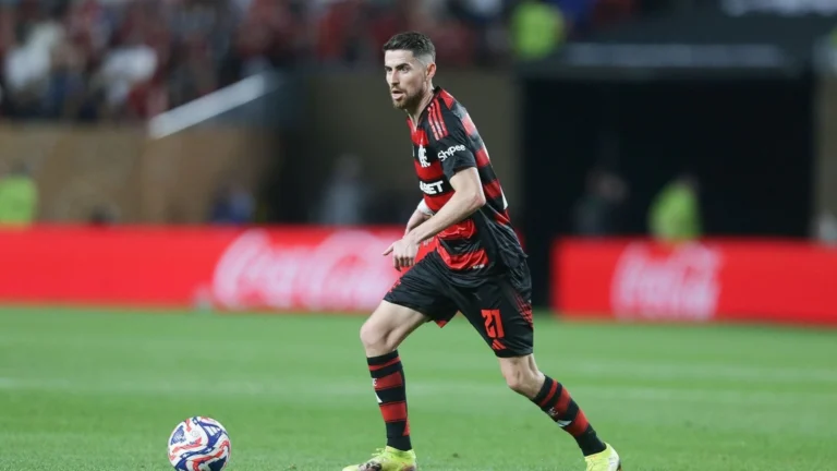 Titular do Flamengo é expulso e vira desfalque na semifinal da Libertadores