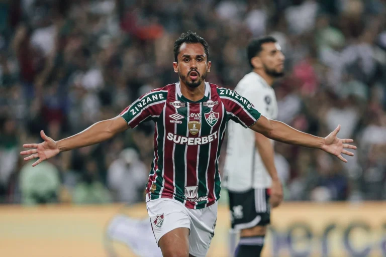 Santos avança em contratação de meia do Fluminense