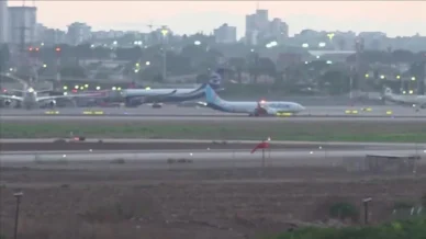 Passageiros de voo desviado após briga de pilotos chegam a Israel
