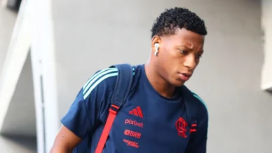 Plata é cortado da seleção do Equador e atacante permanece no Flamengo