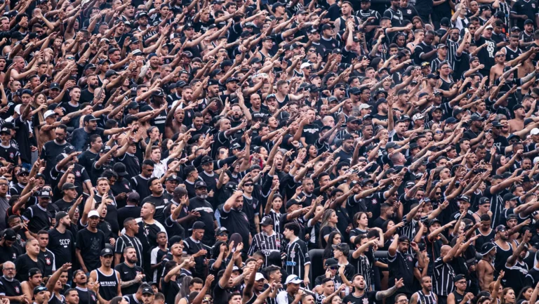 Torcedores do Corinthians fazem cobrança após derrota: “Time sem vergonha!”