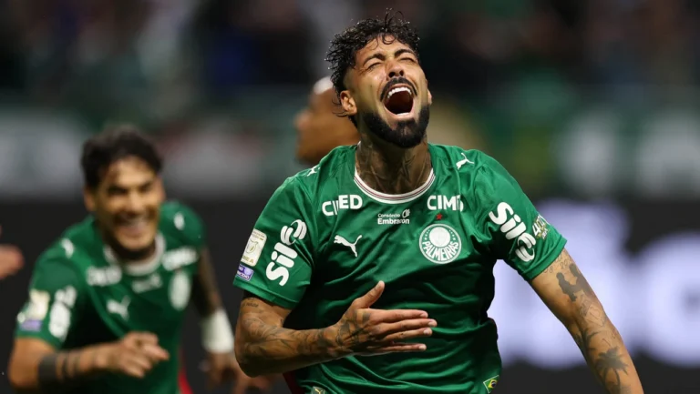 Palmeiras dá show, humilha Corinthians e mergulha rival na crise