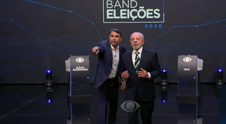 Análise: Flávio e Lula ignoram indecisos em debate e falam a convertidos