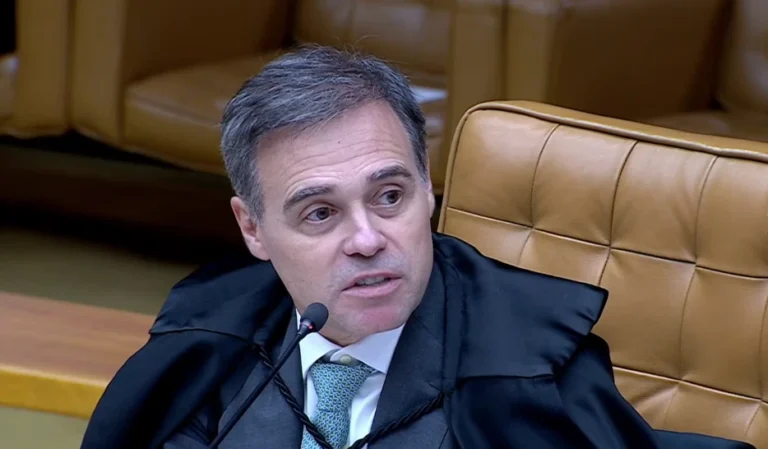 Mendonça determina retirada de vídeo de Lula sobre “tesouraço” de Flávio