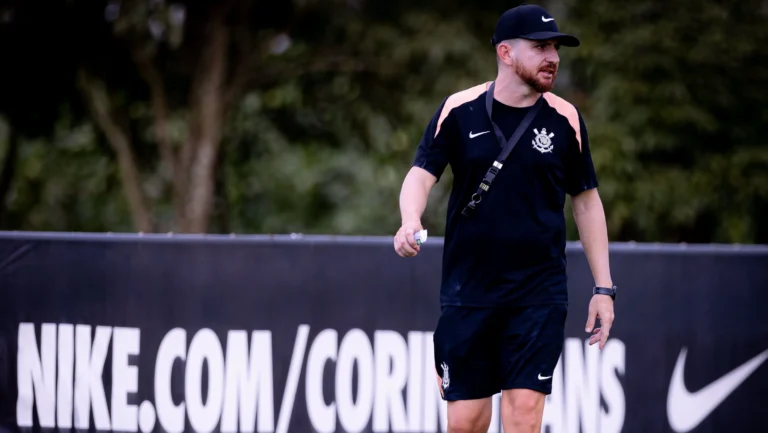 Quem é William Batista, técnico interino do Corinthians contra o Palmeiras