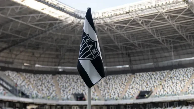 Atlético-MG encara Bragantino com desfalques em jogo atrasado do Brasileiro