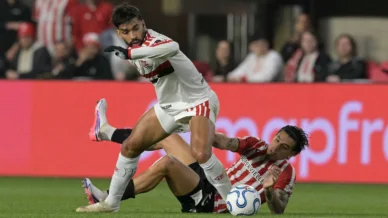 Flamengo segura pressão do Estudiantes na ida da semifinal da Libertadores