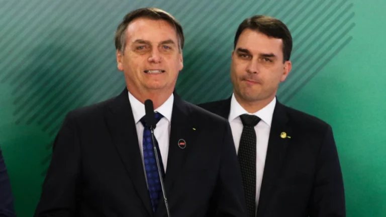 Veja em quais estados Flávio teve mais votos que Jair no 1º turno