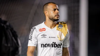 Santos é condenado a pagar R$ 11 milhões a lateral por calotes salariais
