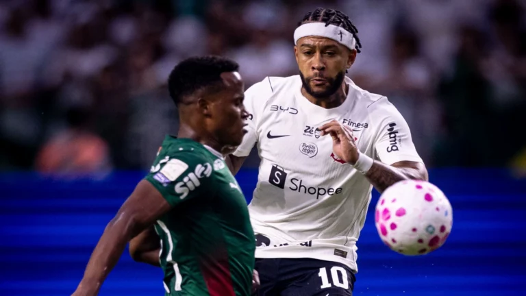 Corinthians: Seedorf revela possível data do retorno de Memphis Depay