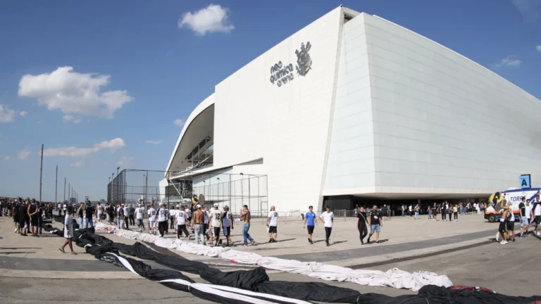 Corinthians e Caixa avançam por acordo após termo de confidencialidade