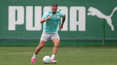 Paulinho relacionado para Palmeiras x Corinthians; veja situação