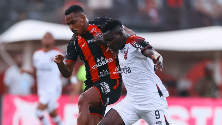 Athletico-PR apenas empata com o Vitória e pode deixar o G4 do Brasileirão